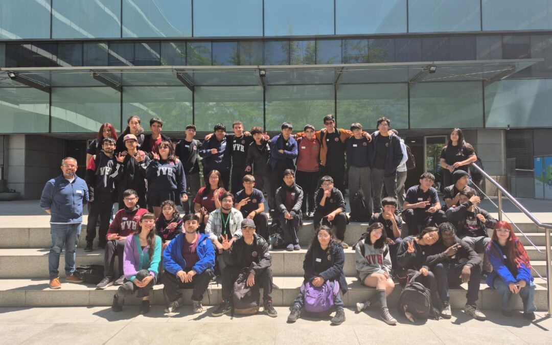 Liceo Comercial Vate Vicente Huidobro realiza visita educativa enfocada en inteligencia artificial